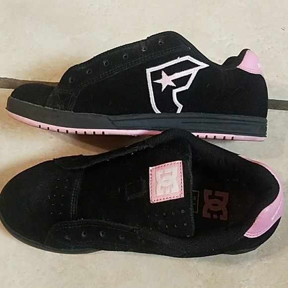 famous footwear dc shoes